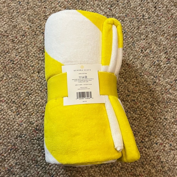 🎉 HP 🎉 🆕 Kendra Scott Shine Beach Towel - Picture 6 of 10